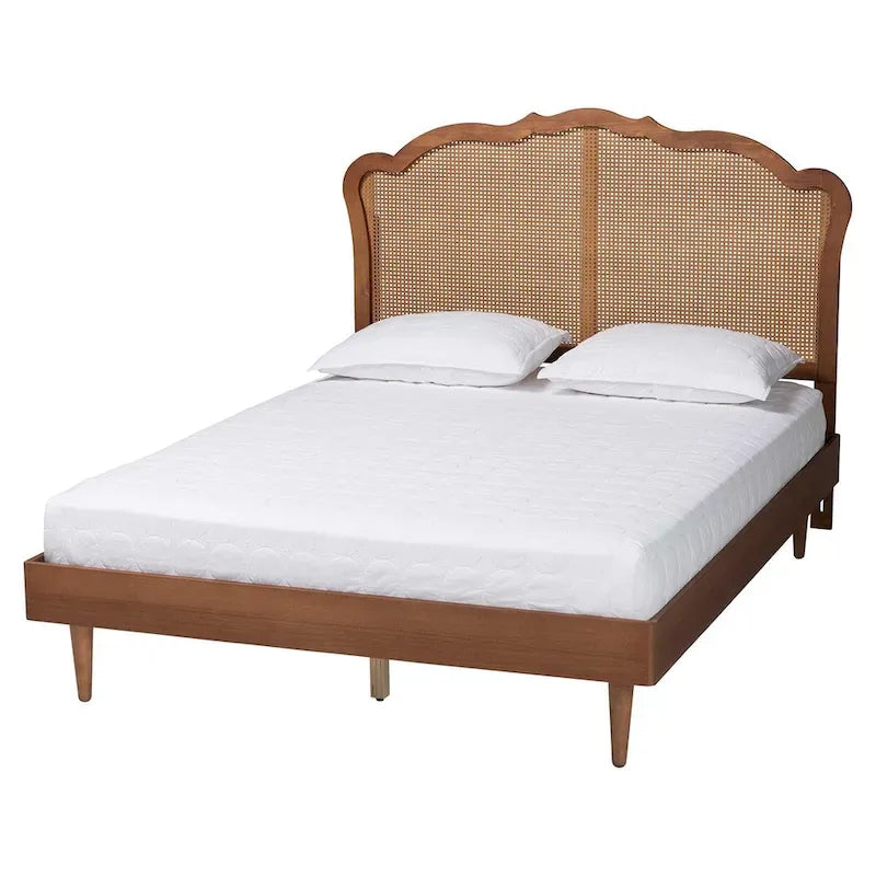 Cama de plataforma de nogal marrón de mediados de siglo con cabecero de ratán – Queen/King
