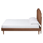 Cama de plataforma de nogal marrón de mediados de siglo con cabecero de ratán – Queen/King