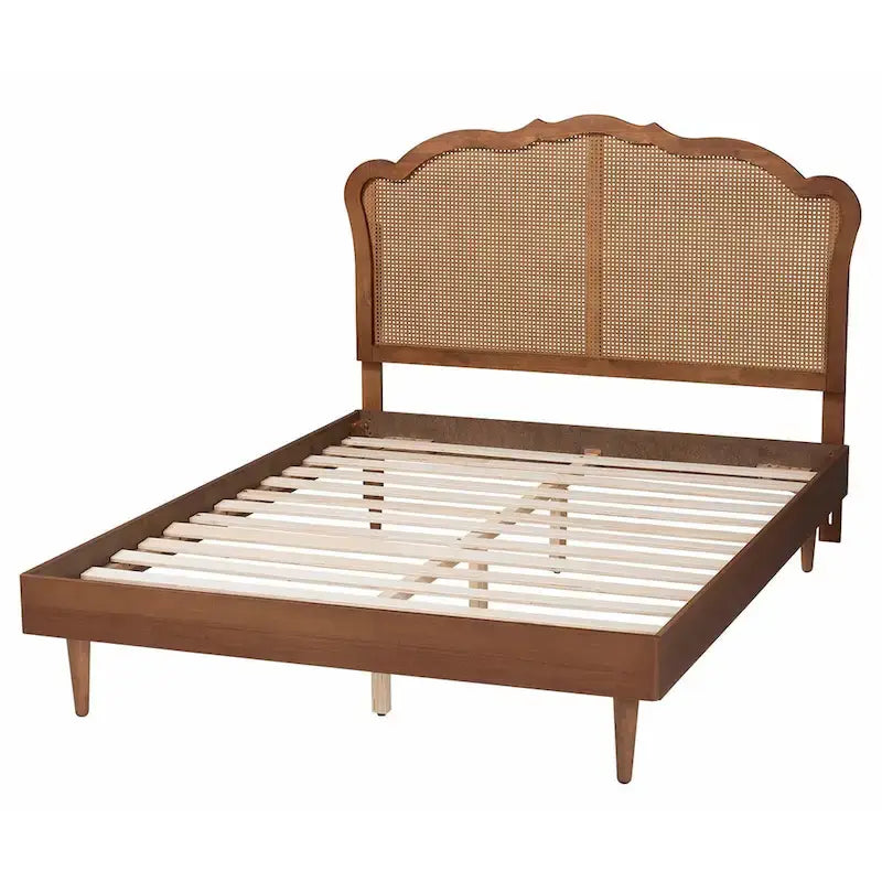 Cama de plataforma de nogal marrón de mediados de siglo con cabecero de ratán – Queen/King