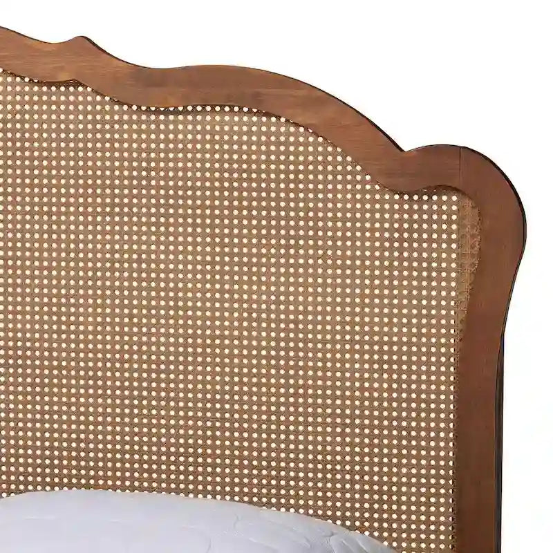 Cama de plataforma de nogal marrón de mediados de siglo con cabecero de ratán – Queen/King