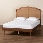 Cama de plataforma de nogal marrón de mediados de siglo con cabecero de ratán – Queen/King