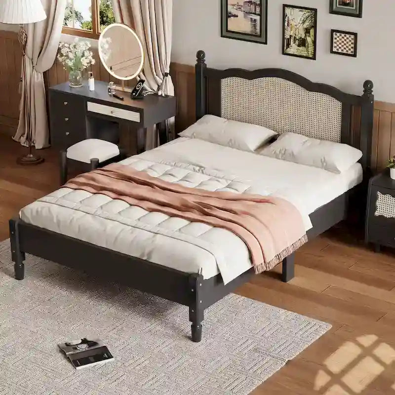 Cama de plataforma con cabecero de ratán negro / nogal, tamaños Full y Queen